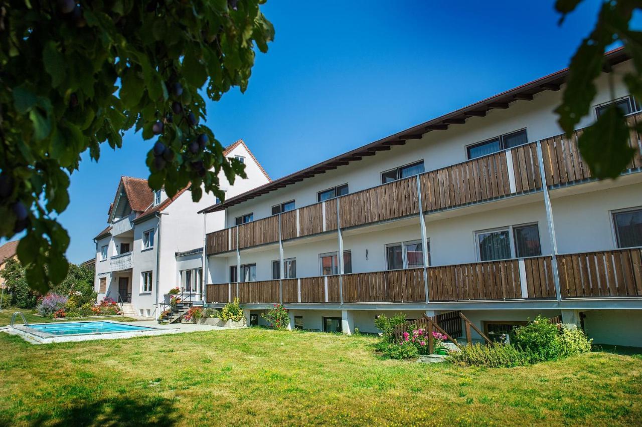 Hotel-Pension Seitz Вольфрамс-Эшенбах Экстерьер фото